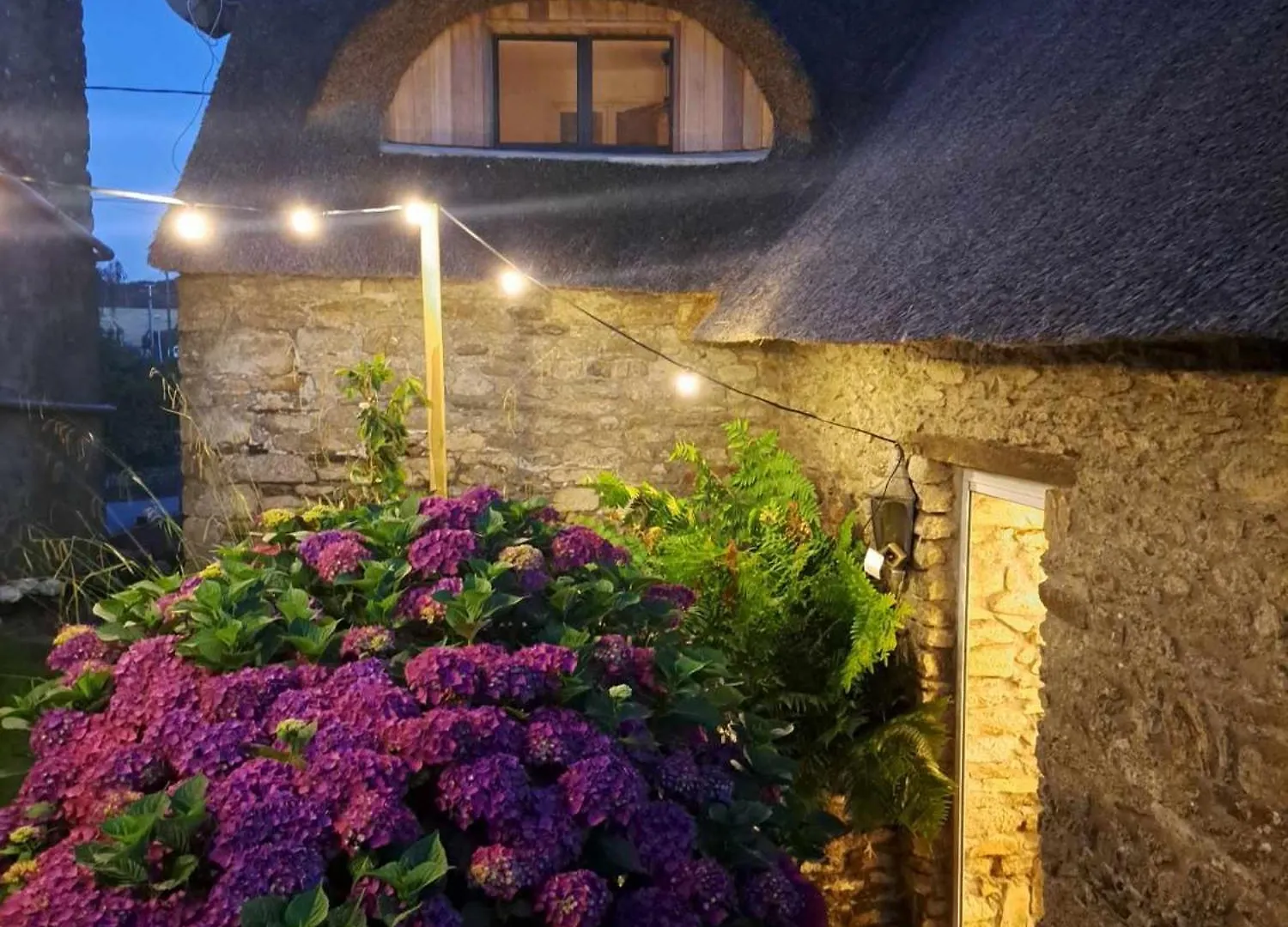 Holiday home Gite Chaumiere De Floranges 6 Personnes Morbihan La Chapelle-Neuve  France